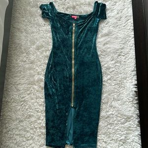 Fashion dress with a zipper in the middle